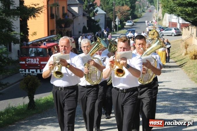 Zdjęcie w galerii na portalu naszraciborz.pl: Dożynki 2015 - w Sławikowie Te Deum za zbiory wiadomości z regionu