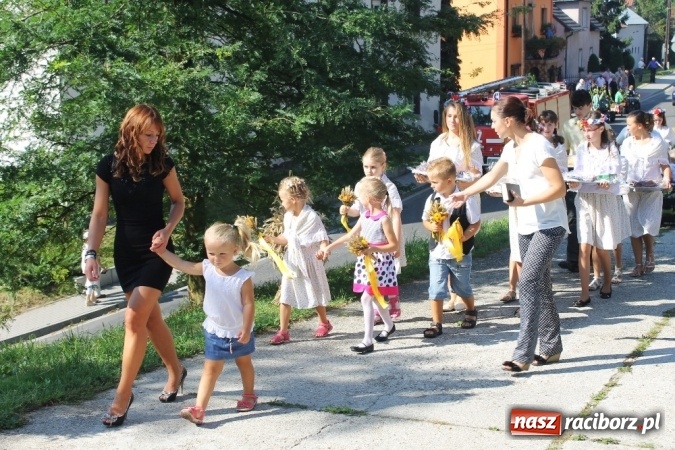 Zdjęcie w galerii na portalu naszraciborz.pl: Dożynki 2015 - w Sławikowie Te Deum za zbiory wiadomości z regionu