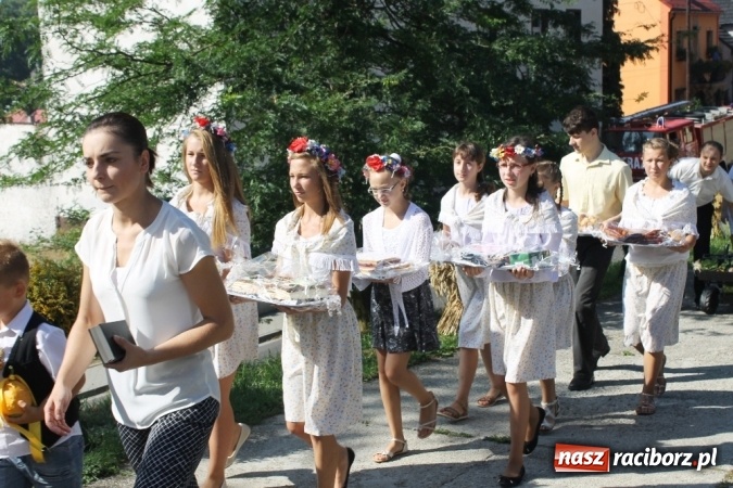 Zdjęcie w galerii na portalu naszraciborz.pl: Dożynki 2015 - w Sławikowie Te Deum za zbiory wiadomości z regionu