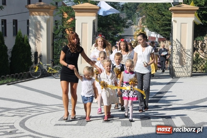Zdjęcie w galerii na portalu naszraciborz.pl: Dożynki 2015 - w Sławikowie Te Deum za zbiory wiadomości z regionu