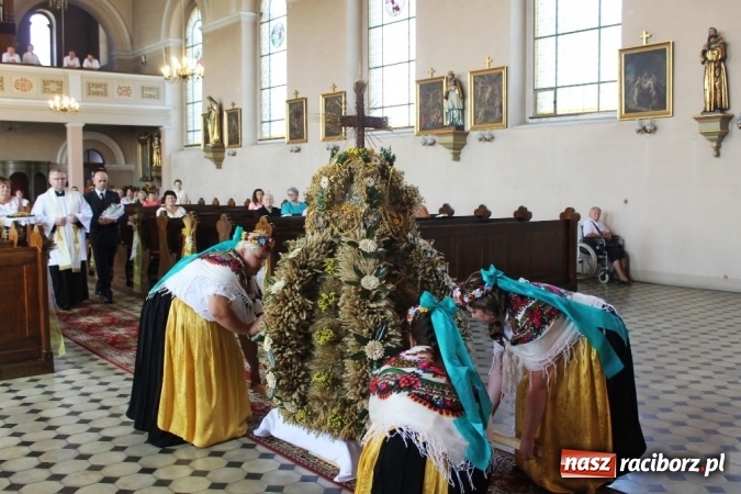 Zdjęcie w galerii na portalu naszraciborz.pl: Dożynki 2015 - w Sławikowie Te Deum za zbiory wiadomości z regionu