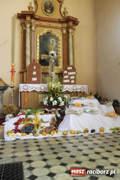 Zdjęcie w galerii na portalu naszraciborz.pl: Dożynki 2015 - w Sławikowie Te Deum za zbiory wiadomości z regionu