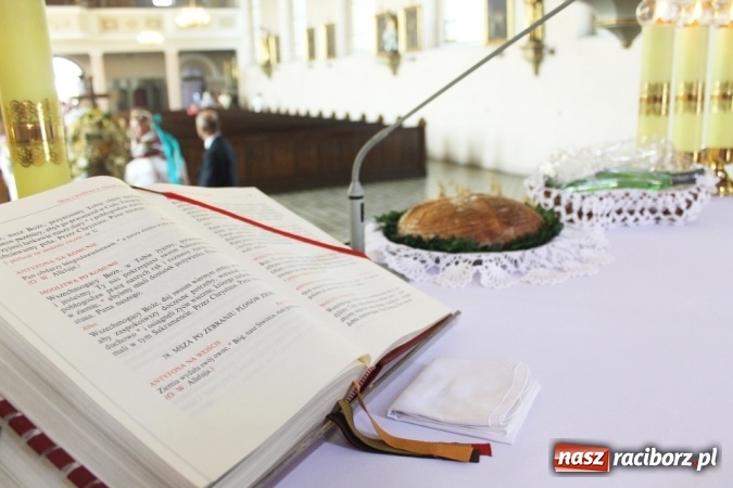 Zdjęcie w galerii na portalu naszraciborz.pl: Dożynki 2015 - w Sławikowie Te Deum za zbiory wiadomości z regionu