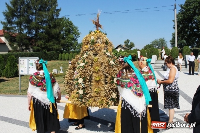 Zdjęcie w galerii na portalu naszraciborz.pl: Dożynki 2015 - w Sławikowie Te Deum za zbiory wiadomości z regionu