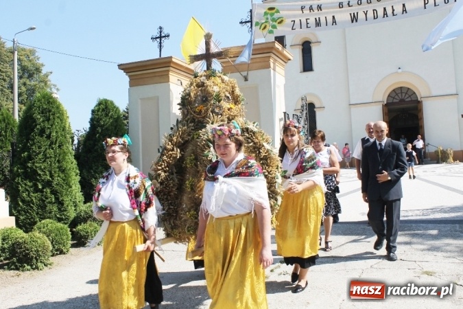 Zdjęcie w galerii na portalu naszraciborz.pl: Dożynki 2015 - w Sławikowie Te Deum za zbiory wiadomości z regionu