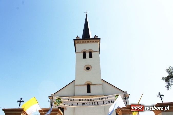 Zdjęcie w galerii na portalu naszraciborz.pl: Dożynki 2015 - w Sławikowie Te Deum za zbiory wiadomości z regionu