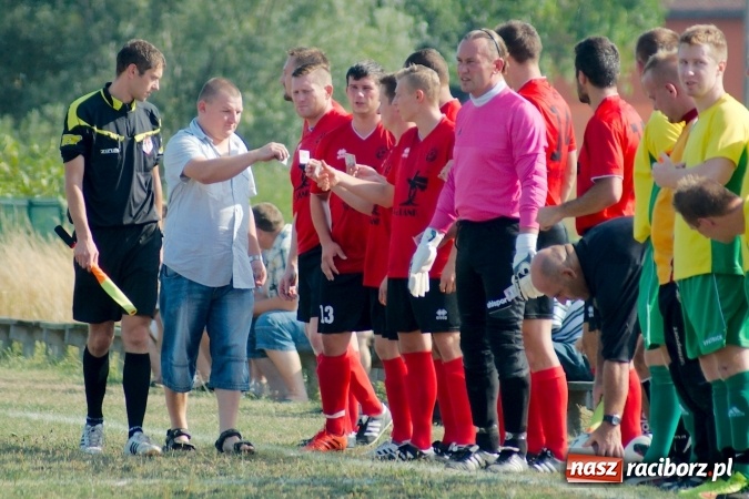 Zdjęcie w galerii na portalu naszraciborz.pl: A klasa: Brzezie pokonane. Pierwszy komplet punktów Tworkowa wiadomości z regionu