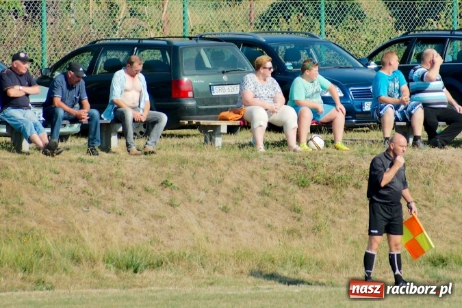 Zdjęcie w galerii na portalu naszraciborz.pl: A klasa: Brzezie pokonane. Pierwszy komplet punktów Tworkowa wiadomości z regionu