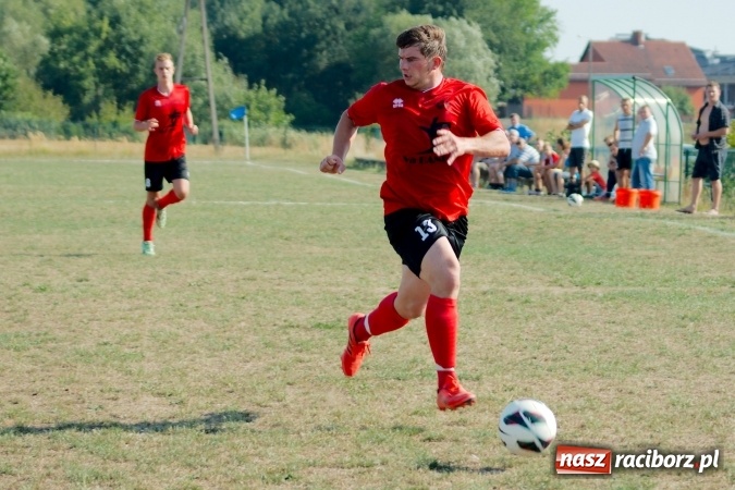 Zdjęcie w galerii na portalu naszraciborz.pl: A klasa: Brzezie pokonane. Pierwszy komplet punktów Tworkowa wiadomości z regionu