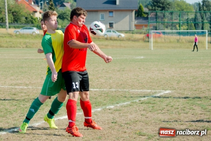Zdjęcie w galerii na portalu naszraciborz.pl: A klasa: Brzezie pokonane. Pierwszy komplet punktów Tworkowa wiadomości z regionu