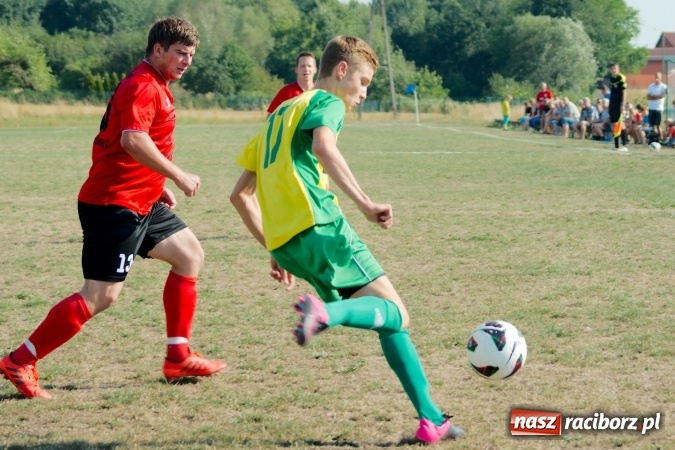 Zdjęcie w galerii na portalu naszraciborz.pl: A klasa: Brzezie pokonane. Pierwszy komplet punktów Tworkowa wiadomości z regionu