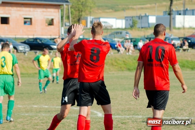 Zdjęcie w galerii na portalu naszraciborz.pl: A klasa: Brzezie pokonane. Pierwszy komplet punktów Tworkowa wiadomości z regionu