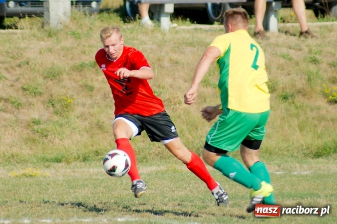 Zdjęcie w galerii na portalu naszraciborz.pl: A klasa: Brzezie pokonane. Pierwszy komplet punktów Tworkowa wiadomości z regionu