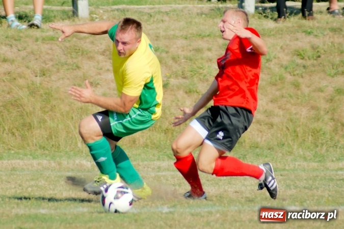 Zdjęcie w galerii na portalu naszraciborz.pl: A klasa: Brzezie pokonane. Pierwszy komplet punktów Tworkowa wiadomości z regionu