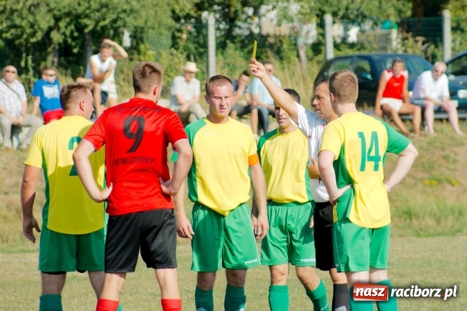 Zdjęcie w galerii na portalu naszraciborz.pl: A klasa: Brzezie pokonane. Pierwszy komplet punktów Tworkowa wiadomości z regionu