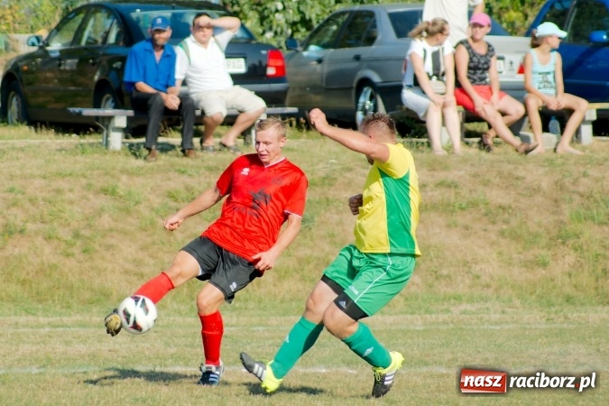 Zdjęcie w galerii na portalu naszraciborz.pl: A klasa: Brzezie pokonane. Pierwszy komplet punktów Tworkowa wiadomości z regionu