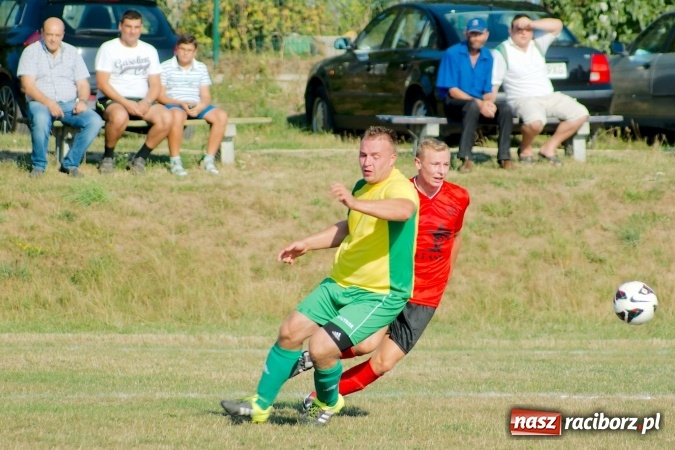 Zdjęcie w galerii na portalu naszraciborz.pl: A klasa: Brzezie pokonane. Pierwszy komplet punktów Tworkowa wiadomości z regionu