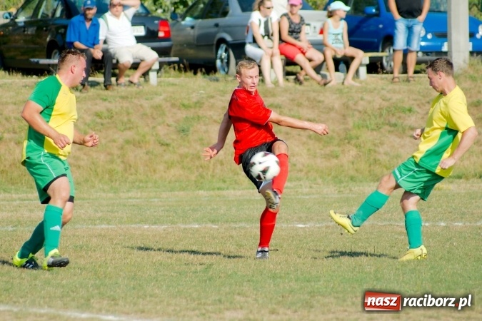 Zdjęcie w galerii na portalu naszraciborz.pl: A klasa: Brzezie pokonane. Pierwszy komplet punktów Tworkowa wiadomości z regionu
