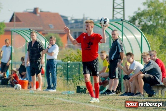 Zdjęcie w galerii na portalu naszraciborz.pl: A klasa: Brzezie pokonane. Pierwszy komplet punktów Tworkowa wiadomości z regionu