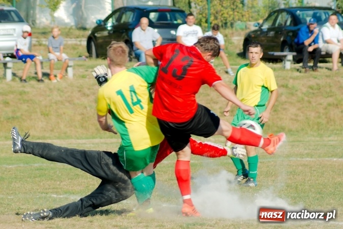 Zdjęcie w galerii na portalu naszraciborz.pl: A klasa: Brzezie pokonane. Pierwszy komplet punktów Tworkowa wiadomości z regionu