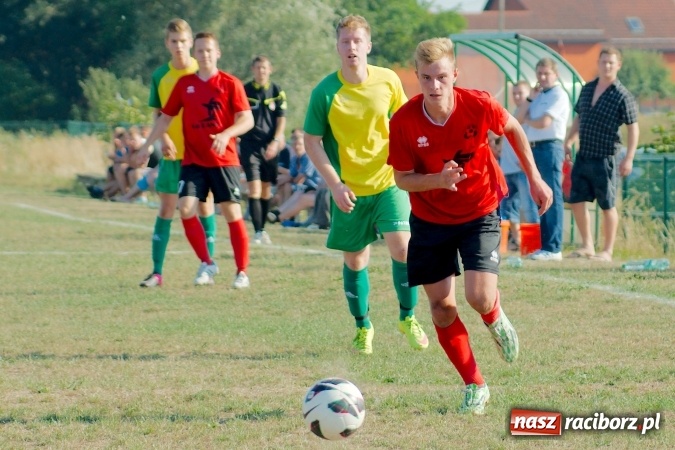 Zdjęcie w galerii na portalu naszraciborz.pl: A klasa: Brzezie pokonane. Pierwszy komplet punktów Tworkowa wiadomości z regionu