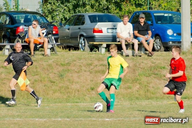 Zdjęcie w galerii na portalu naszraciborz.pl: A klasa: Brzezie pokonane. Pierwszy komplet punktów Tworkowa wiadomości z regionu