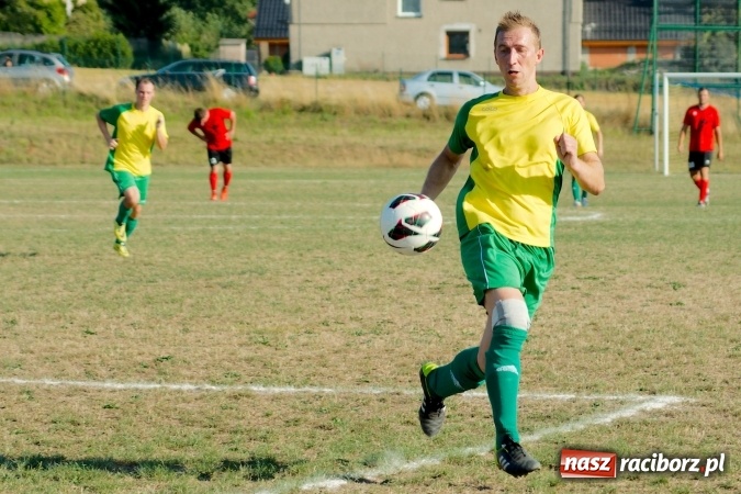 Zdjęcie w galerii na portalu naszraciborz.pl: A klasa: Brzezie pokonane. Pierwszy komplet punktów Tworkowa wiadomości z regionu