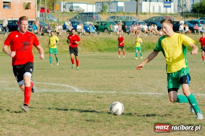 Zdjęcie w galerii na portalu naszraciborz.pl: A klasa: Brzezie pokonane. Pierwszy komplet punktów Tworkowa wiadomości z regionu