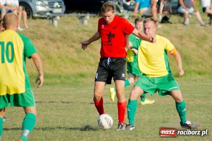 Zdjęcie w galerii na portalu naszraciborz.pl: A klasa: Brzezie pokonane. Pierwszy komplet punktów Tworkowa wiadomości z regionu
