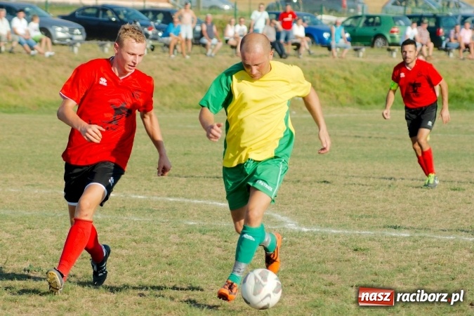 Zdjęcie w galerii na portalu naszraciborz.pl: A klasa: Brzezie pokonane. Pierwszy komplet punktów Tworkowa wiadomości z regionu