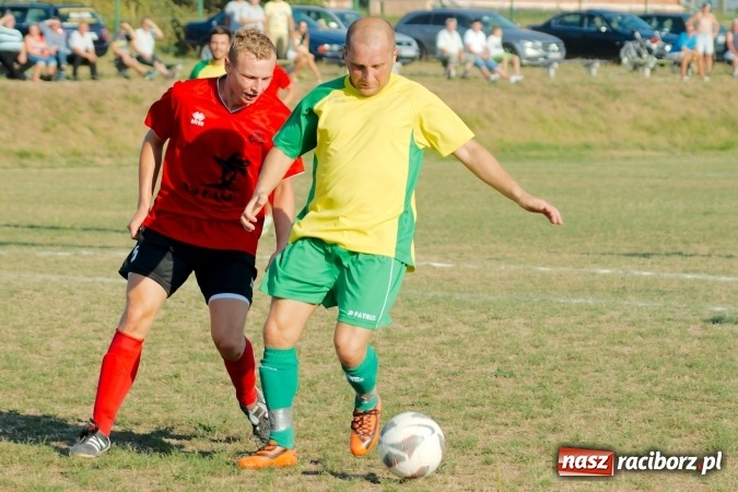 Zdjęcie w galerii na portalu naszraciborz.pl: A klasa: Brzezie pokonane. Pierwszy komplet punktów Tworkowa wiadomości z regionu