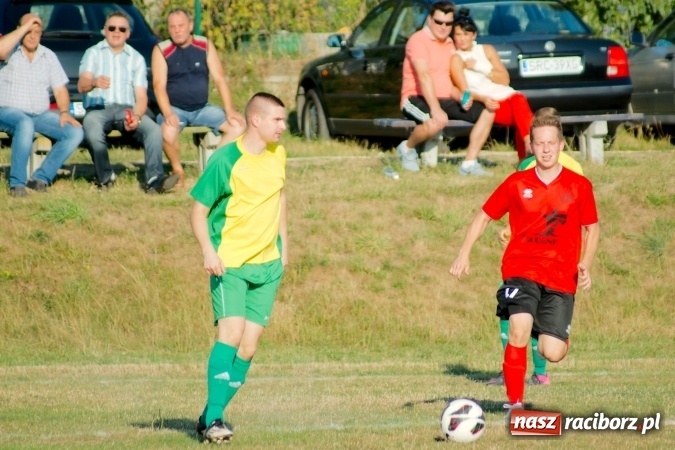 Zdjęcie w galerii na portalu naszraciborz.pl: A klasa: Brzezie pokonane. Pierwszy komplet punktów Tworkowa wiadomości z regionu