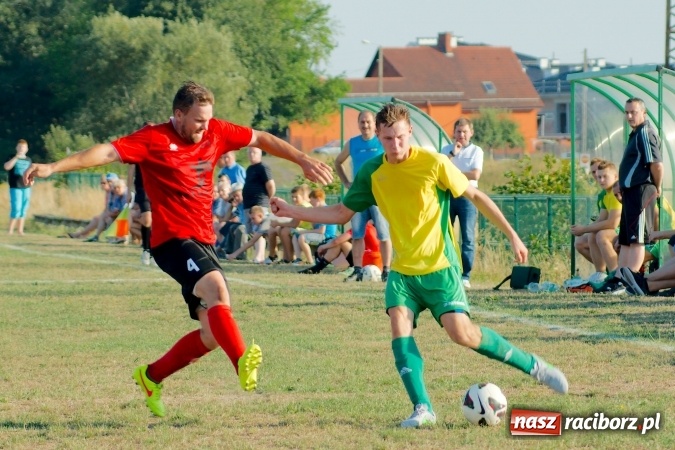Zdjęcie w galerii na portalu naszraciborz.pl: A klasa: Brzezie pokonane. Pierwszy komplet punktów Tworkowa wiadomości z regionu