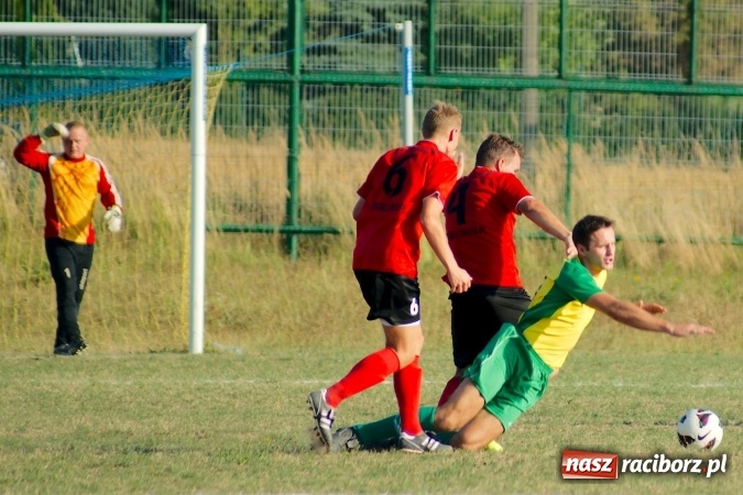 Zdjęcie w galerii na portalu naszraciborz.pl: A klasa: Brzezie pokonane. Pierwszy komplet punktów Tworkowa wiadomości z regionu