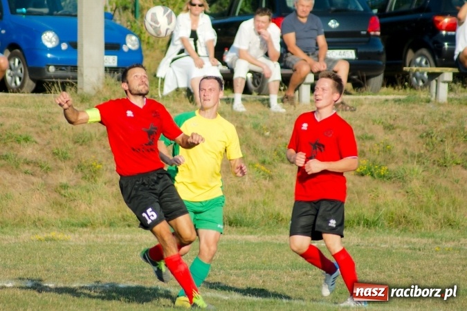 Zdjęcie w galerii na portalu naszraciborz.pl: A klasa: Brzezie pokonane. Pierwszy komplet punktów Tworkowa wiadomości z regionu