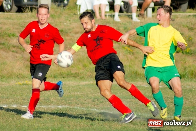 Zdjęcie w galerii na portalu naszraciborz.pl: A klasa: Brzezie pokonane. Pierwszy komplet punktów Tworkowa wiadomości z regionu