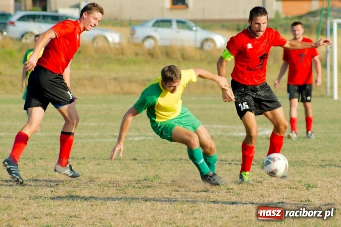 Zdjęcie w galerii na portalu naszraciborz.pl: A klasa: Brzezie pokonane. Pierwszy komplet punktów Tworkowa wiadomości z regionu