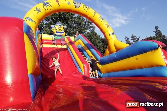 Zdjęcie w galerii na portalu naszraciborz.pl: Sarsa żegnała lato w Kuźni Raciborskiej. Tłumy ludzi na stadionie wiadomości z regionu