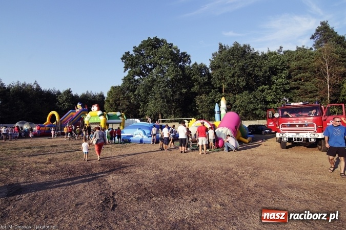 Zdjęcie w galerii na portalu naszraciborz.pl: Sarsa żegnała lato w Kuźni Raciborskiej. Tłumy ludzi na stadionie wiadomości z regionu