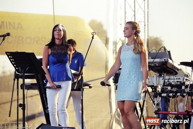 Zdjęcie w galerii na portalu naszraciborz.pl: Sarsa żegnała lato w Kuźni Raciborskiej. Tłumy ludzi na stadionie wiadomości z regionu