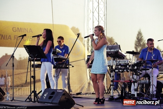 Zdjęcie w galerii na portalu naszraciborz.pl: Sarsa żegnała lato w Kuźni Raciborskiej. Tłumy ludzi na stadionie wiadomości z regionu
