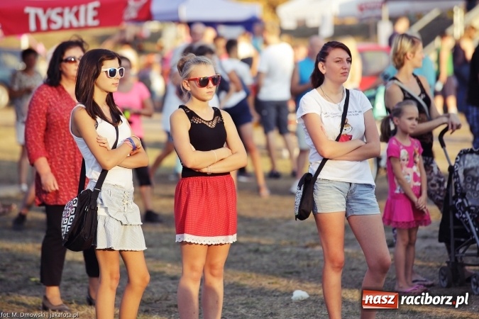 Zdjęcie w galerii na portalu naszraciborz.pl: Sarsa żegnała lato w Kuźni Raciborskiej. Tłumy ludzi na stadionie wiadomości z regionu