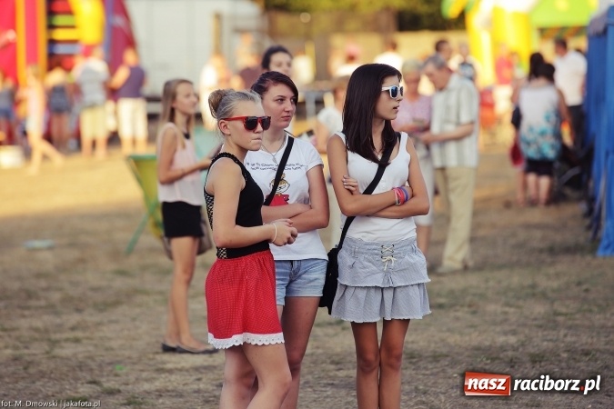 Zdjęcie w galerii na portalu naszraciborz.pl: Sarsa żegnała lato w Kuźni Raciborskiej. Tłumy ludzi na stadionie wiadomości z regionu