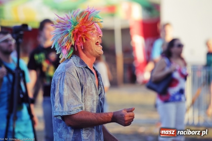 Zdjęcie w galerii na portalu naszraciborz.pl: Sarsa żegnała lato w Kuźni Raciborskiej. Tłumy ludzi na stadionie wiadomości z regionu