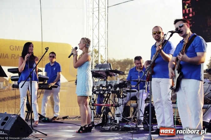 Zdjęcie w galerii na portalu naszraciborz.pl: Sarsa żegnała lato w Kuźni Raciborskiej. Tłumy ludzi na stadionie wiadomości z regionu