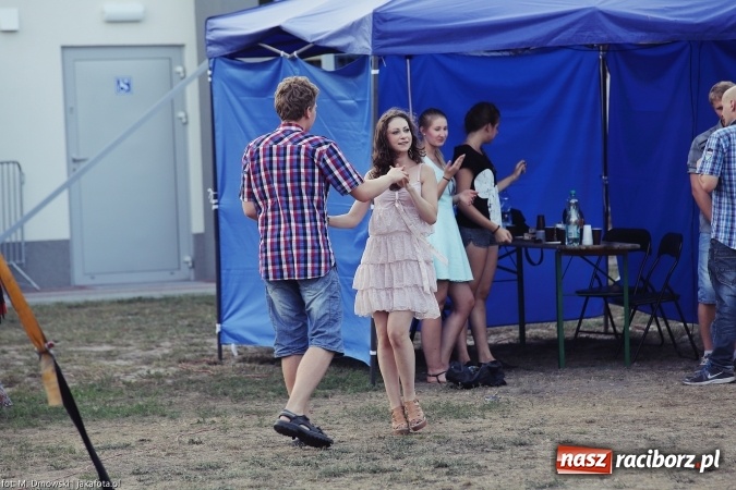 Zdjęcie w galerii na portalu naszraciborz.pl: Sarsa żegnała lato w Kuźni Raciborskiej. Tłumy ludzi na stadionie wiadomości z regionu