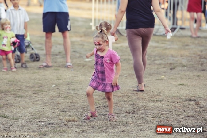 Zdjęcie w galerii na portalu naszraciborz.pl: Sarsa żegnała lato w Kuźni Raciborskiej. Tłumy ludzi na stadionie wiadomości z regionu