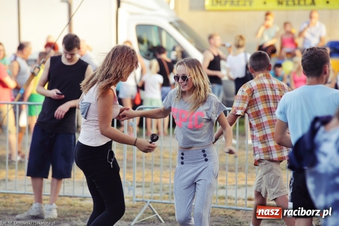 Zdjęcie w galerii na portalu naszraciborz.pl: Sarsa żegnała lato w Kuźni Raciborskiej. Tłumy ludzi na stadionie wiadomości z regionu