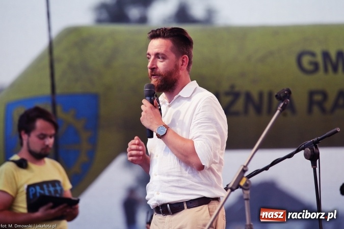 Zdjęcie w galerii na portalu naszraciborz.pl: Sarsa żegnała lato w Kuźni Raciborskiej. Tłumy ludzi na stadionie wiadomości z regionu