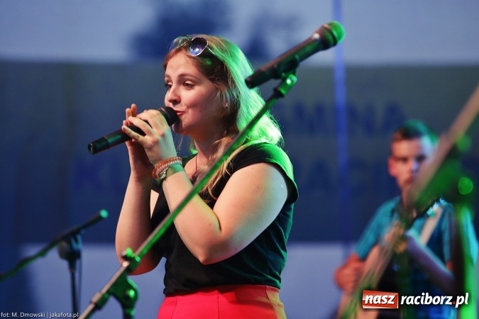 Zdjęcie w galerii na portalu naszraciborz.pl: Sarsa żegnała lato w Kuźni Raciborskiej. Tłumy ludzi na stadionie wiadomości z regionu